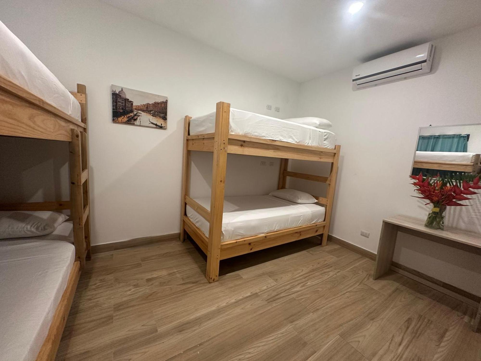 Private Fully Furnished Home At Wide Mouth Frog Hostel Quepos Exterior photo